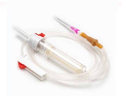 Como os detalhes do design de um conjunto de transfusão de sangue afetam diretamente a qualidade da transfusão?